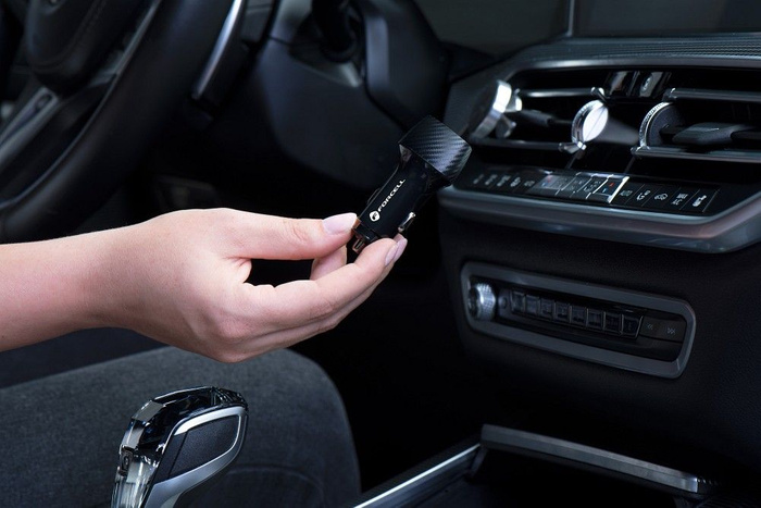 Ładowarka samochodowa Forcell F-Energy Carbon USB A QC3.0 3A 18W CC50-1A czarna