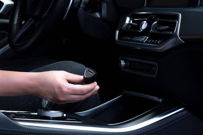 Ładowarka samochodowa Forcell F-Energy Carbon USB A QC3.0 3A 18W CC50-1A czarna