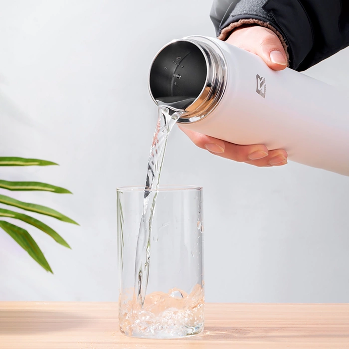 Bidon termiczny Rockbros 35210029006 rowerowy na napoje 620 ml - biały