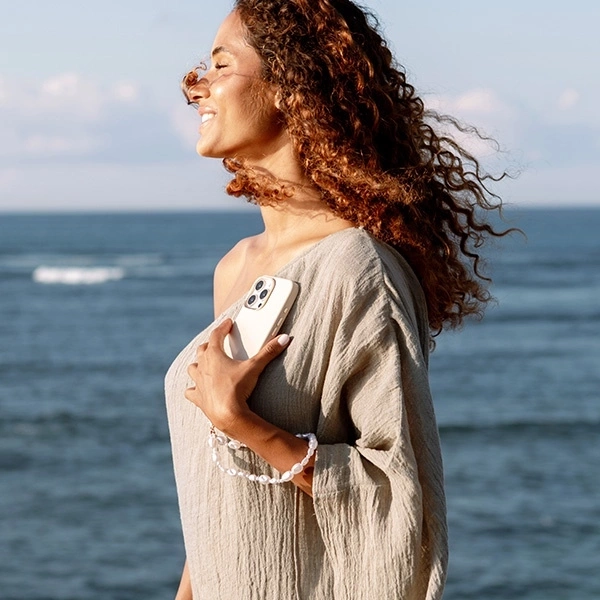 Etui UNIQ Coehl Muse iPhone 16 Pro Max 6.9" Magnetic Charging kremowy/cream