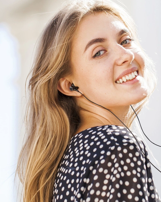 Joyroom power bank 10000mAh 22,5W Power Delivery Quick Charge magnetyczna ładowarka bezprzewodowa Qi 15W do iPhone kompatybilna z MagSafe czarny (JR-W010)