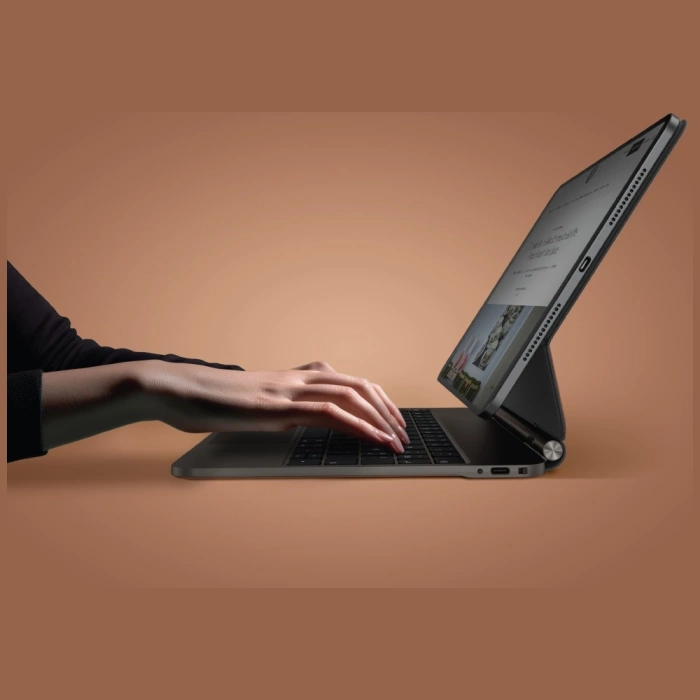 Etui UNIQ Venno Pro Magnetic Smart       z klawiaturą do iPad Air 11" (2024/25) | Air 10.9" (2022/20) | iPad Pro 11" (2022/21) caramel