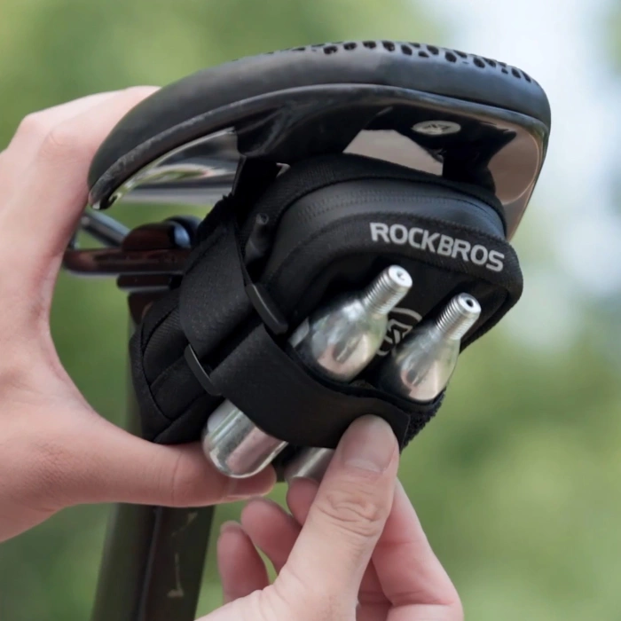 Mini torba podsiodłowa Rockbros z uchwytem na naboje CO2 - czarno-zielona