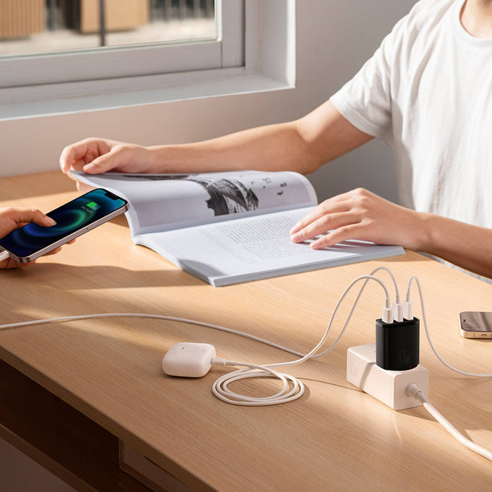 Baseus Compact ładowarka sieciowa 3x USB 17W czarny (CCXJ020101)