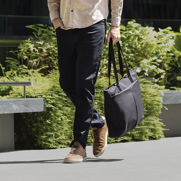 Torba UNIQ Hava na laptopa 16'' RPET - czarna