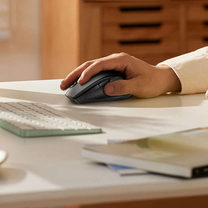 Myszka Ugreen bezprzewodowa ergonomiczna optyczna - czarna