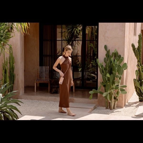 Etui UNIQ Coehl Creme iPhone 16 Pro 6.3" Magnetic Charging różowy/ballet pink