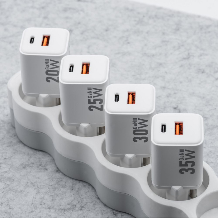 Ładowarka sieciowa do telefonu Forcell F-Energy Mini GaN III USB C + USB A QC4.0 PD 20W VT-35A biała 0INT