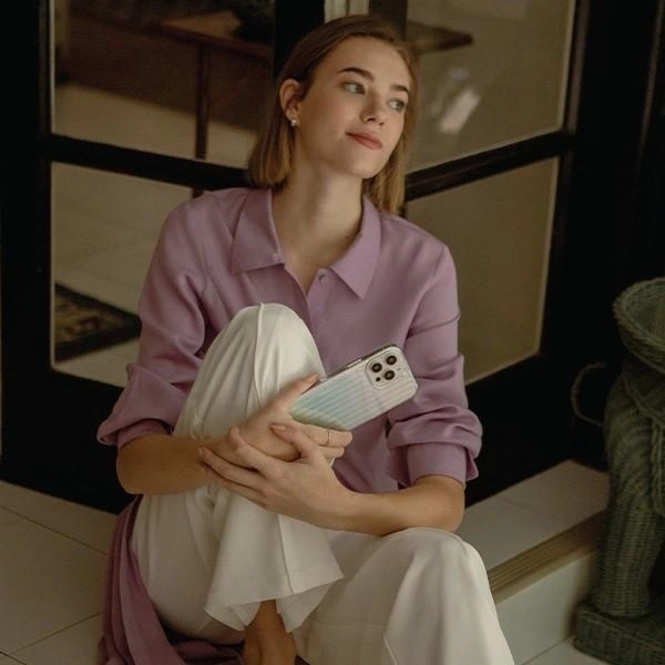 UNIQ etui Coehl Linear iPhone 14 6,1" opalowy/iridescent