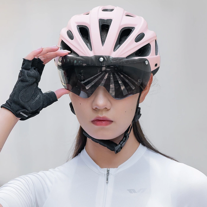 Kask rowerowy Rockbros z szybką, odpinane okulary z ochroną UV, odłączany daszek, unisex - różowy