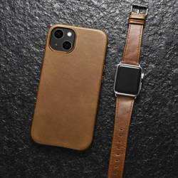 ETUI iCarer Leather Oil Wax etui pokryte naturalną skórą do iPhone 13 brązowy (kompatybilne z MagSafe) (WMI1302-BN) CASE